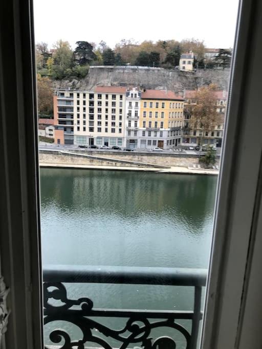 Vue Sur L'Eau Apartment Lyon Bagian luar foto